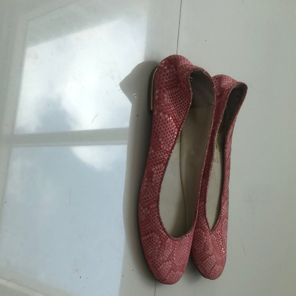 Pink flat - Picture 2 of 2